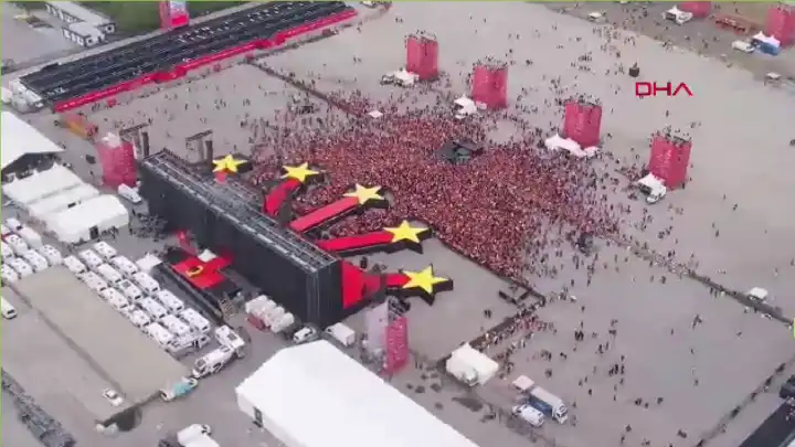 Galatasaray taraftarları Yenikapı’da toplanmaya başladı