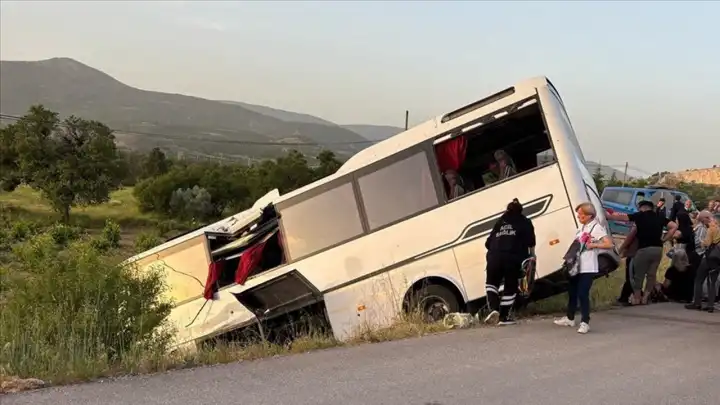 Isparta’da otobüsler çarpıştı: Onlarca kişi yaralandı