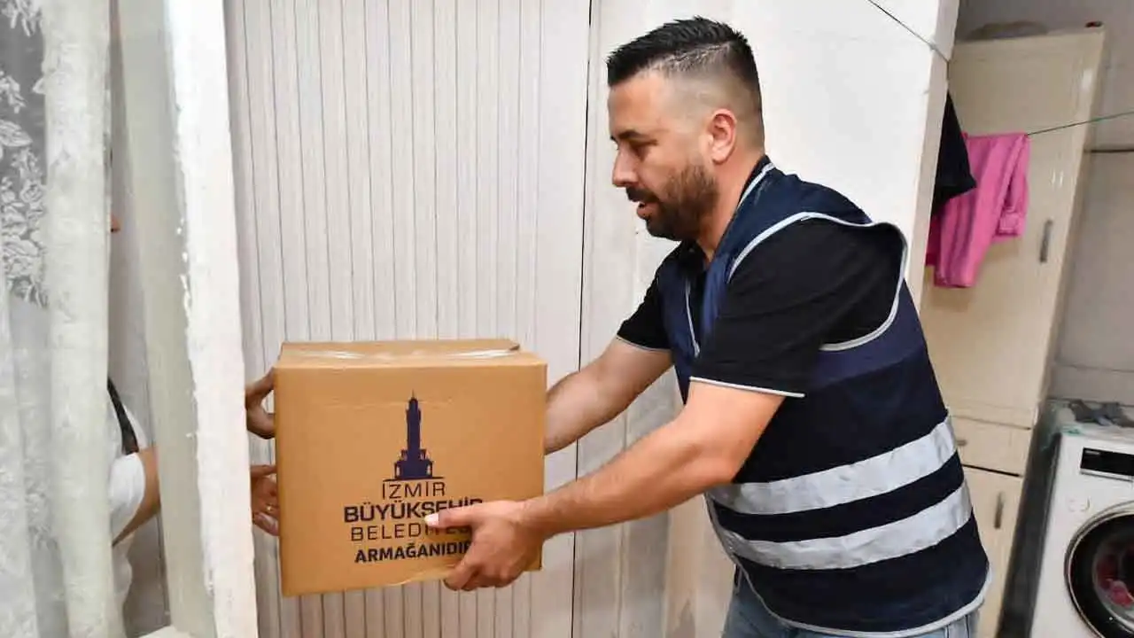 İzmir Büyükşehir Belediyesi’nden bayramda gıda ve alışveriş desteği haberinin görseli