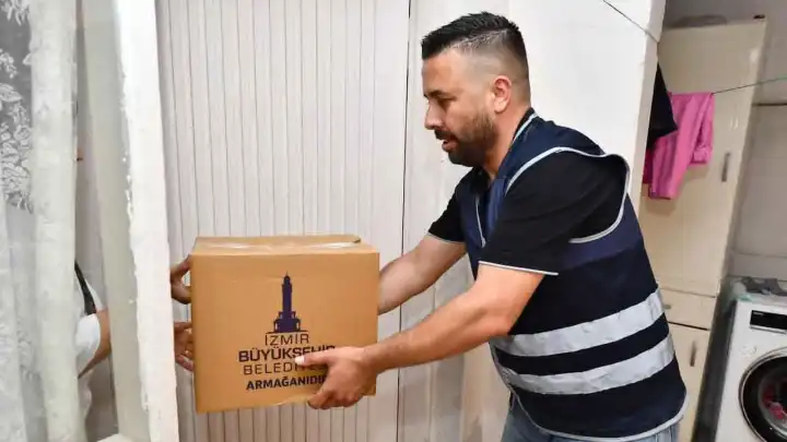 İzmir Büyükşehir Belediyesi’nden bayramda gıda ve alışveriş desteği
