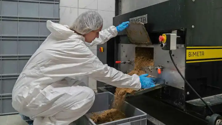 İzmir'de sahipsiz hayvanlar için örnek proje: “Pet Maması Döngüsel Ağı”