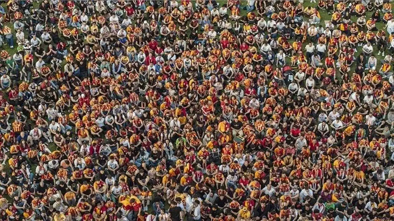 Taraftarları Galatasaray'ı bekliyor haberinin görseli