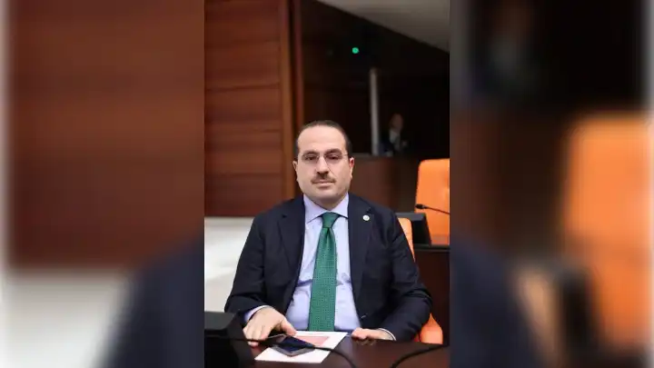 AK Partili Kırkpınar’dan Büyükşehir işçilerine destek: Emekçiler bayram öncesi mağdur ediliyor haberinin görseli
