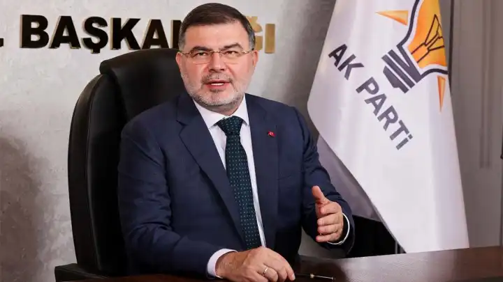 AK Partili Saygılı’dan Tugay’a: Önce parasını aldığınız belediye çalışanların evlerini bitirin haberinin görseli