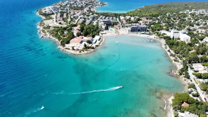 Çeşme’nin şifalı sularıyla ünlü saklı kıyısı: Bir kez giden bir daha geliyor