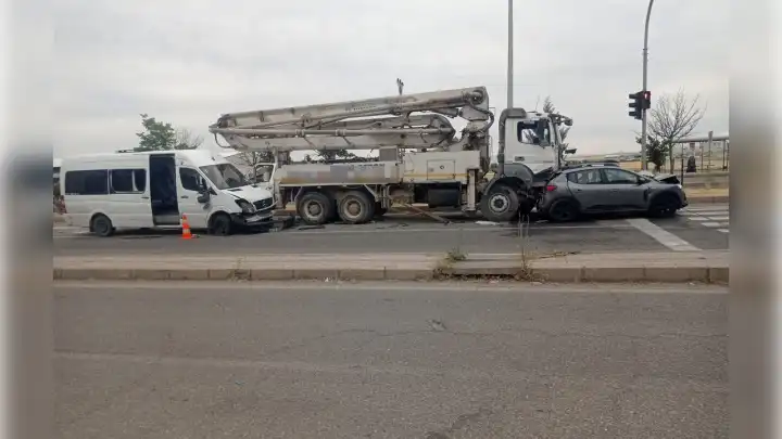 Diyarbakır'da kaza: 11 yaralı haberinin görseli
