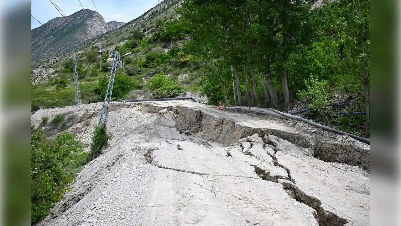 Erzurum’da heyelan: Vatandaş tahliye edildi haberinin görseli