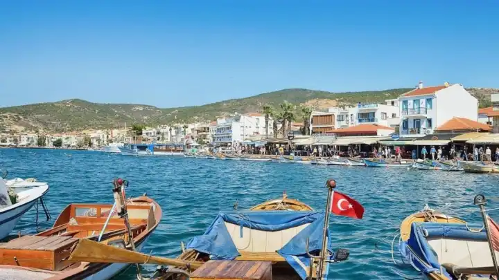 Foça’da ne yenir? Foça’nın en lezzetli mekanları| Foça lezzet rehberi haberinin görseli