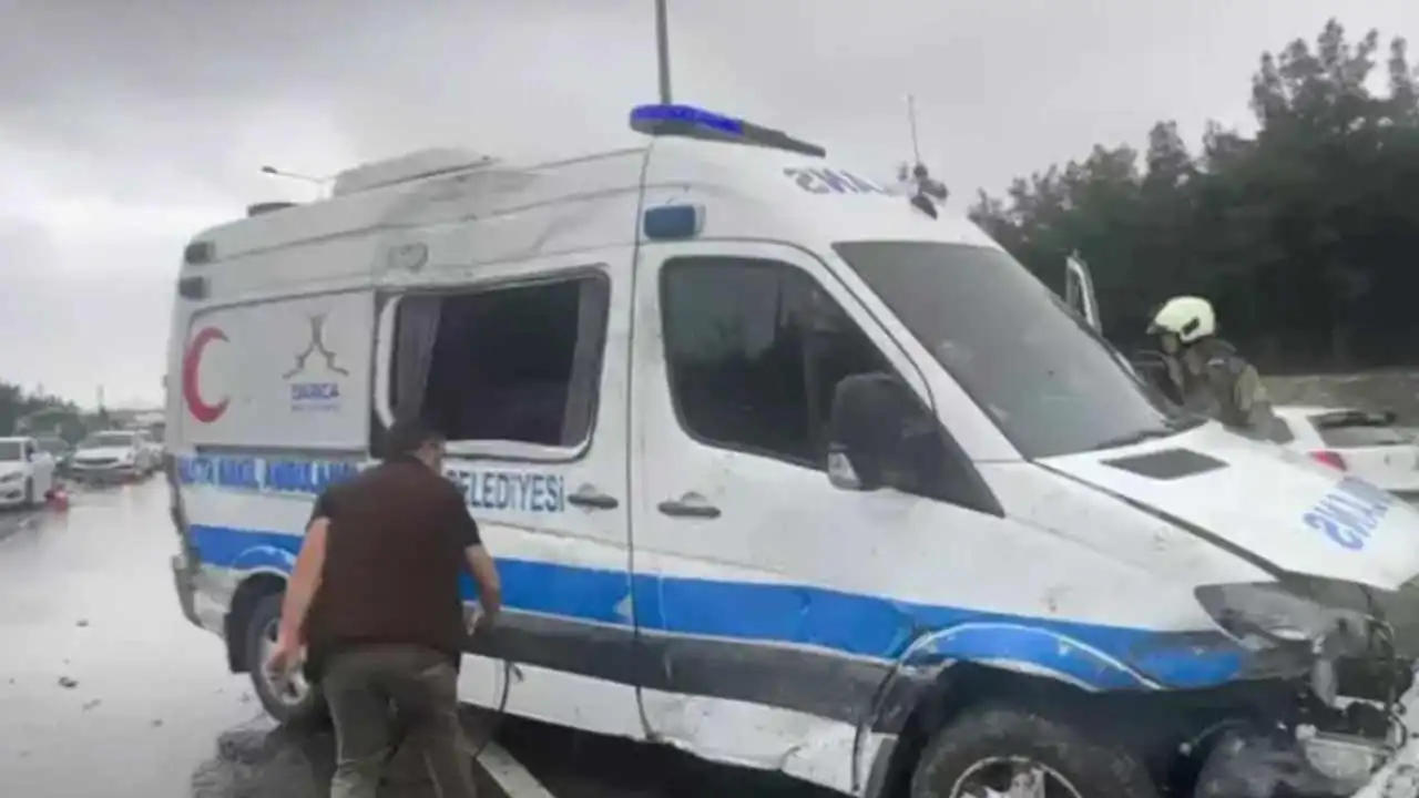 İstanbul'da feci ambulans kazası: Çok sayıda yaralı var! haberinin görseli