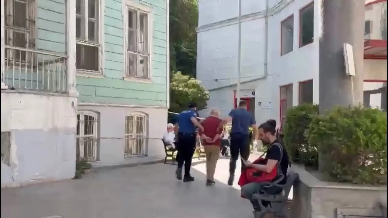 İstanbul'da sokaktaki kadınları kayda aldığı iddia edilen şüpheli serbest bırakıldı haberinin görseli