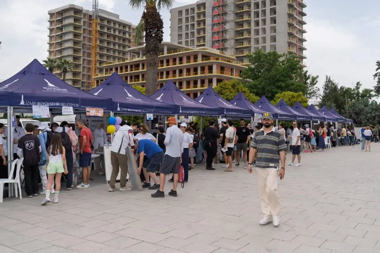İzmir’de Tutam Tutam Matematik Festivali: Çocuklar matematiği eğlenerek öğrendi haberinin görseli