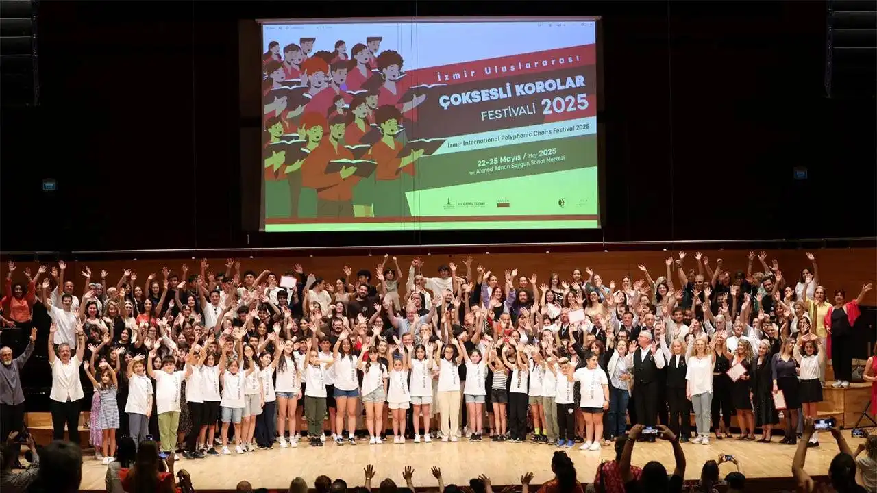 İzmir Uluslararası Çoksesli Korolar Festivali'nde muhteşem final haberinin görseli