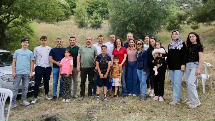 Karşıyaka’da dayanışma pikniği: Başkan Ünsal emekçilerle buluştu haberinin görseli