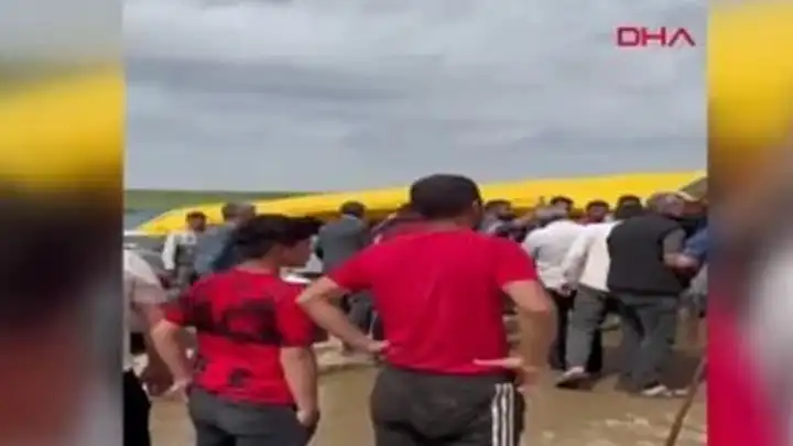 Kurban pazarında büyük kavga: 2 polis yaralandı! haberinin görseli