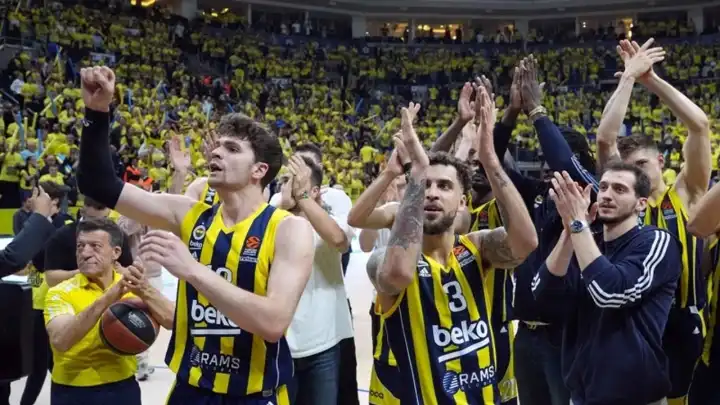 Şampiyon Fenerbahçe yurda döndü haberinin görseli