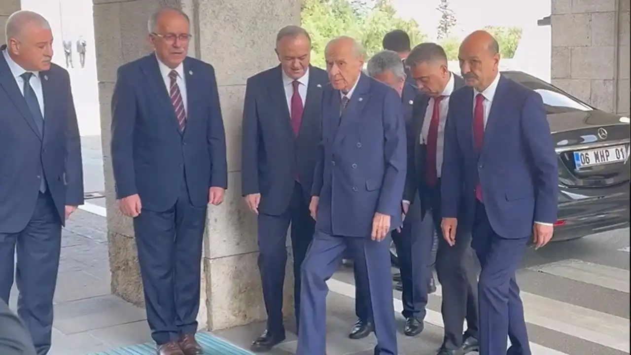 Bahçeli  TBMM'ye geldi! haberinin görseli