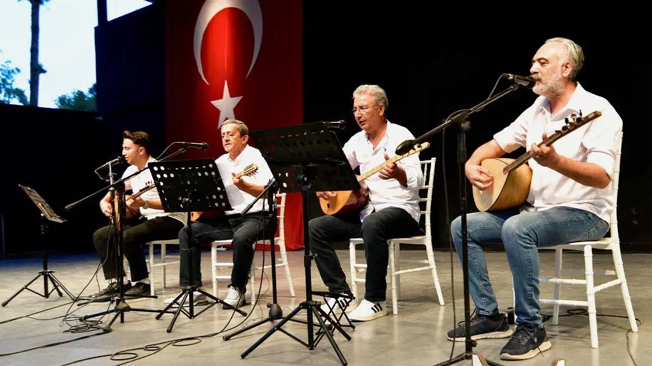  Bornova’da hobi ve beceri kursiyerlerinden unutulmaz gala konseri haberinin görseli