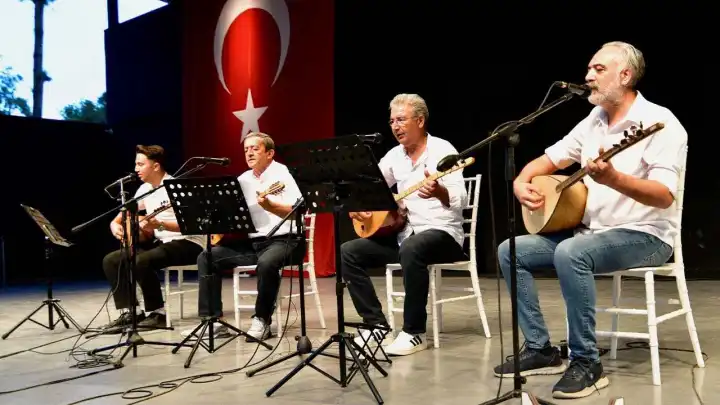  Bornova’da hobi ve beceri kursiyerlerinden unutulmaz gala konseri haberinin görseli