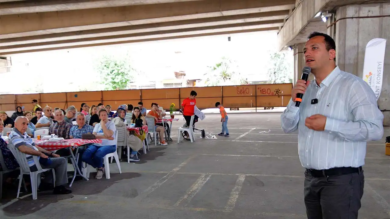 Bornova’da mahalle meclisleri dönemi: İlk toplantı Kazım Dirik’te deprem gündemiyle yapıldı haberinin görseli