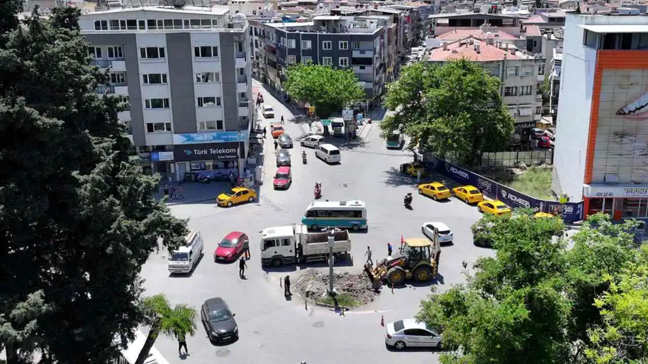 Buca Üçkuyular Meydanı’nda trafik düğümü çözülüyor haberinin görseli