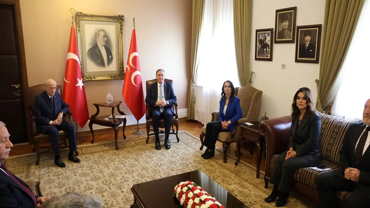 DEM Parti heyeti Bahçeli'yi ziyaret etti haberinin görseli