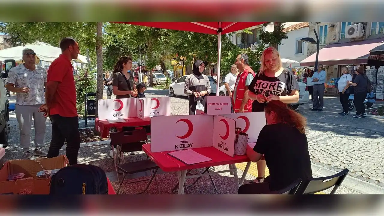 Foça'da Kızılaya’a kan bağışı talebinde bulundular haberinin görseli