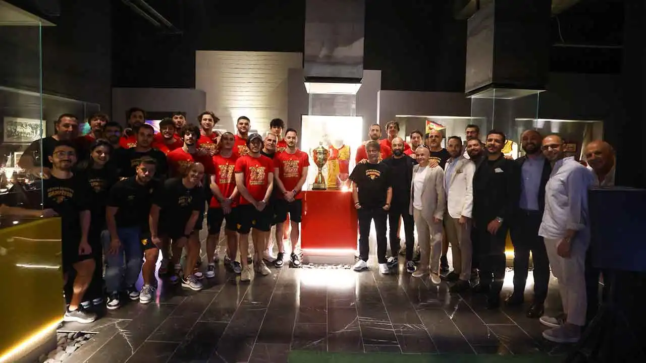Göztepe Basketbol, kupayı müzesine taşıdı haberinin görseli