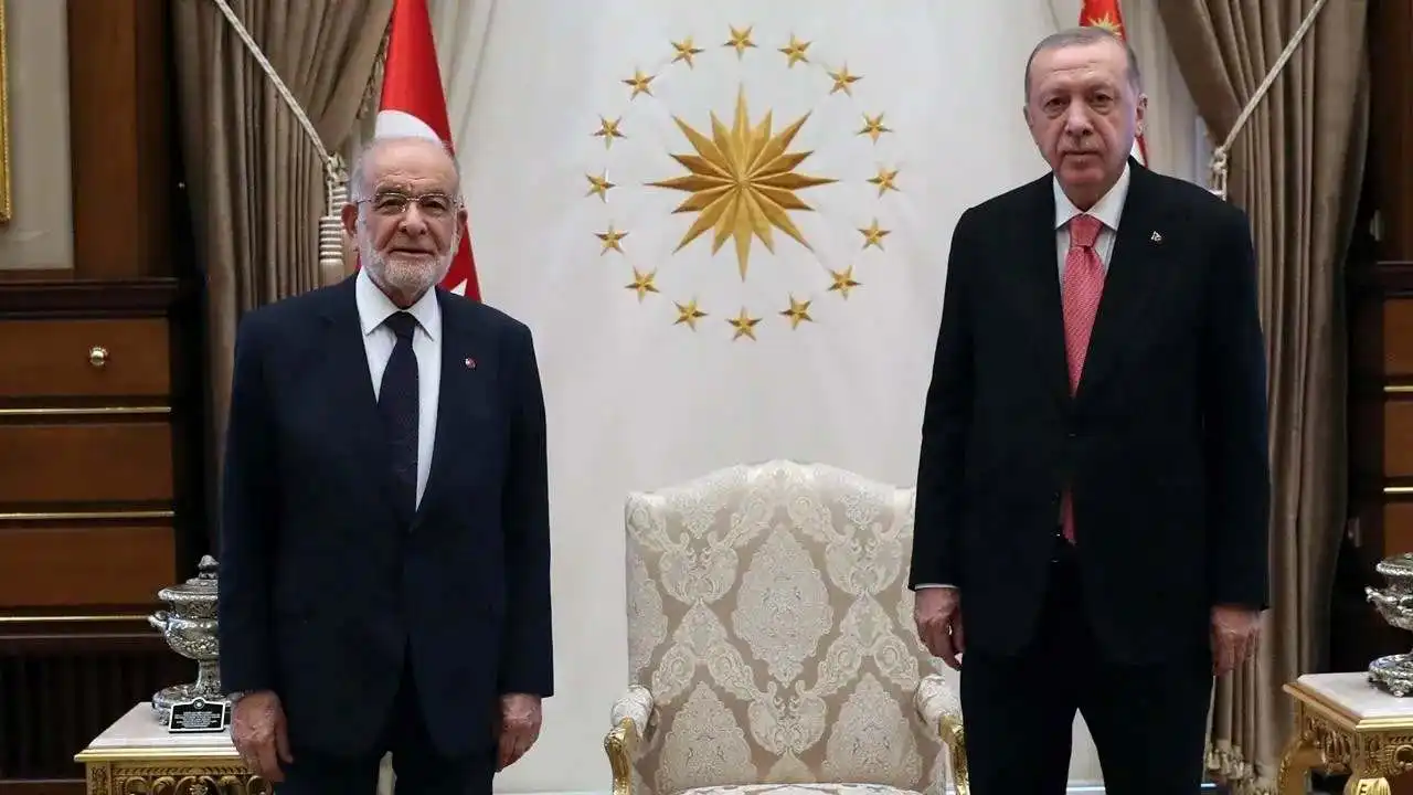 Karamollaoğlu Cumhurbaşkanı Erdoğan'a tazminat ödeyecek haberinin görseli