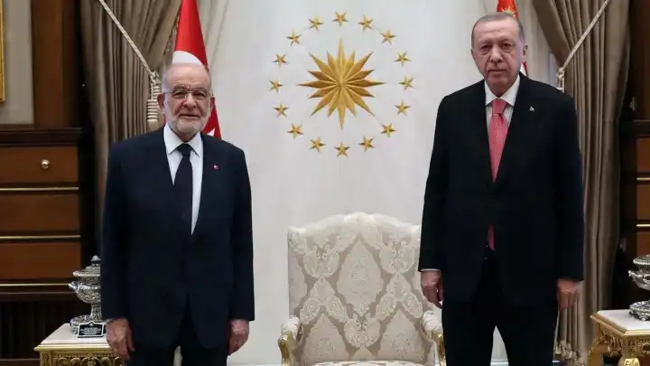 Karamollaoğlu Cumhurbaşkanı Erdoğan'a tazminat ödeyecek haberinin görseli