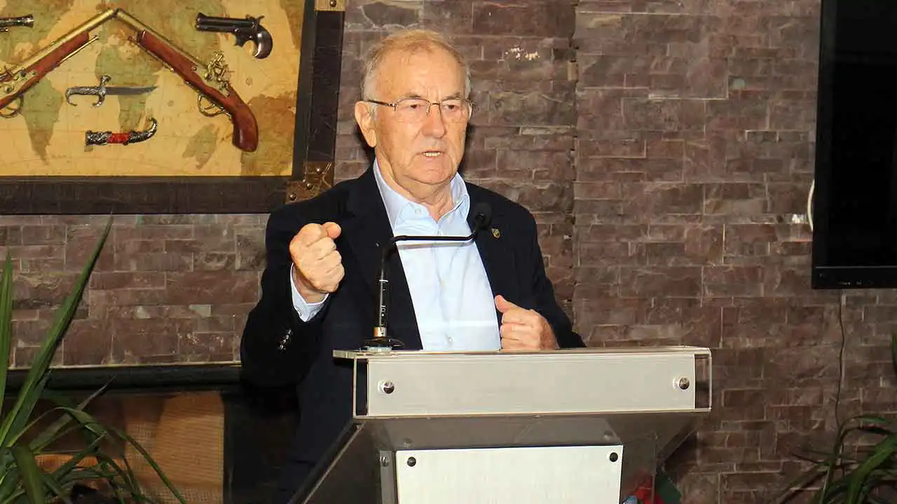 Karşıyaka’da yeniden yapılanma ve sponsor arayışı gündemde haberinin görseli