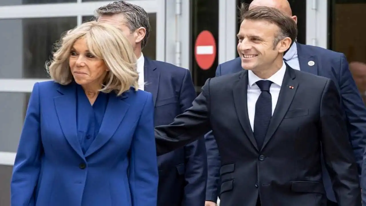 Macron'dan tokat cevabı: Sadece şakalaşıyorduk! haberinin görseli