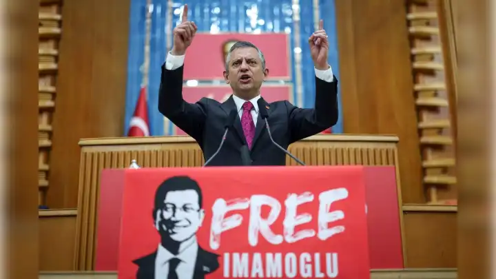 Özgür Özel: Emekçinin ahtapot gibi 8 eli sizin yakınızda