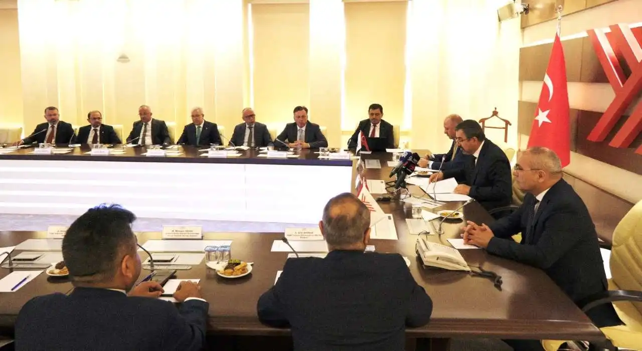 YÖK, TOBB ve ISKAV arasında iş birliği: Başarılı öğrencilere 9 ay boyunca burs verilecek haberinin görseli
