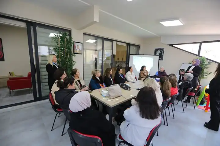 Bayraklı’da kadın dayanışmasına güç katan merkez: Kadın Danışma Merkezi  