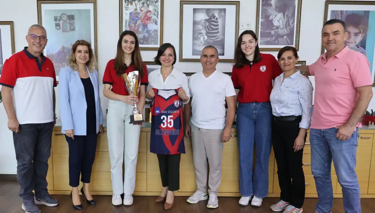 Helil Kınay’dan başarılı sporculara tebrik haberinin görseli