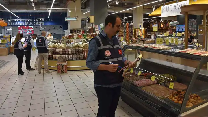 İzmir’de Kurban Bayramı öncesi marketlerde fahiş fiyat denetimi