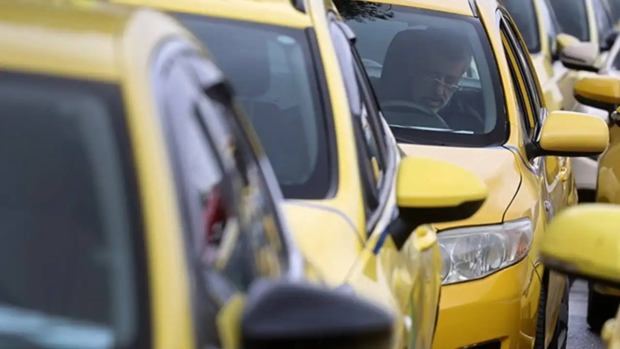 Taksiciler 2 gün greve başladı! haberinin görseli