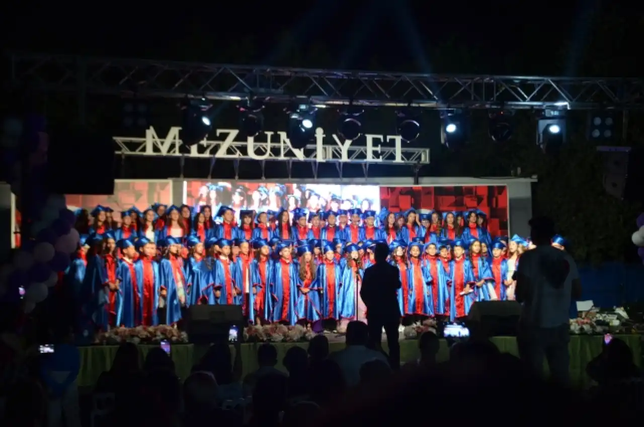 Zübeyde Hanım Eğitim Kurumları’nda Mezuniyet Coşkusu haberinin görseli