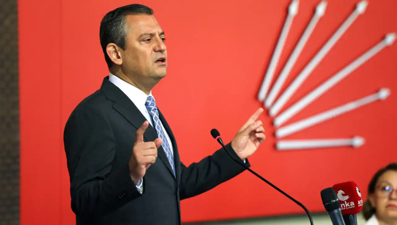 CHP Genel Başkanı Özel'den İzmir'deki grevle ilgili açıklama haberinin görseli