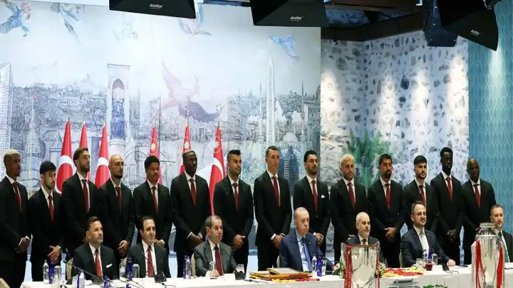 Cumhurbaşkanı Erdoğan, Galatasaray'ı kabul etti