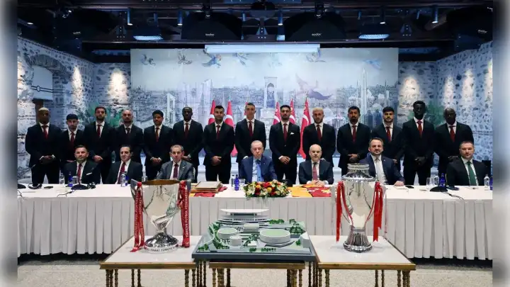 Galatasaray ekibi Cumhurbaşkanı Erdoğan ile bir arada