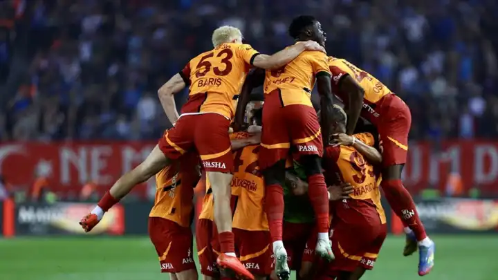 Galatasaray, sezonun son maçına çıkıyor: Muslera ve Mertens veda ediyor!
