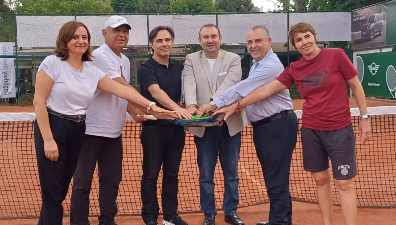 İzmir’de tenis rüzgarı esecek haberinin görseli