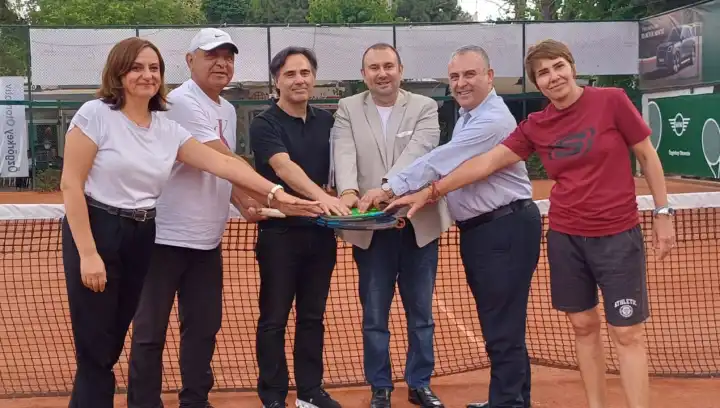 İzmir’de tenis rüzgarı esecek