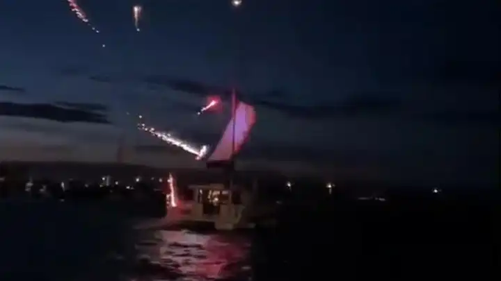 İzmir haber: Paramotorla akrobatik manevralar yaparken tekneye çarptı