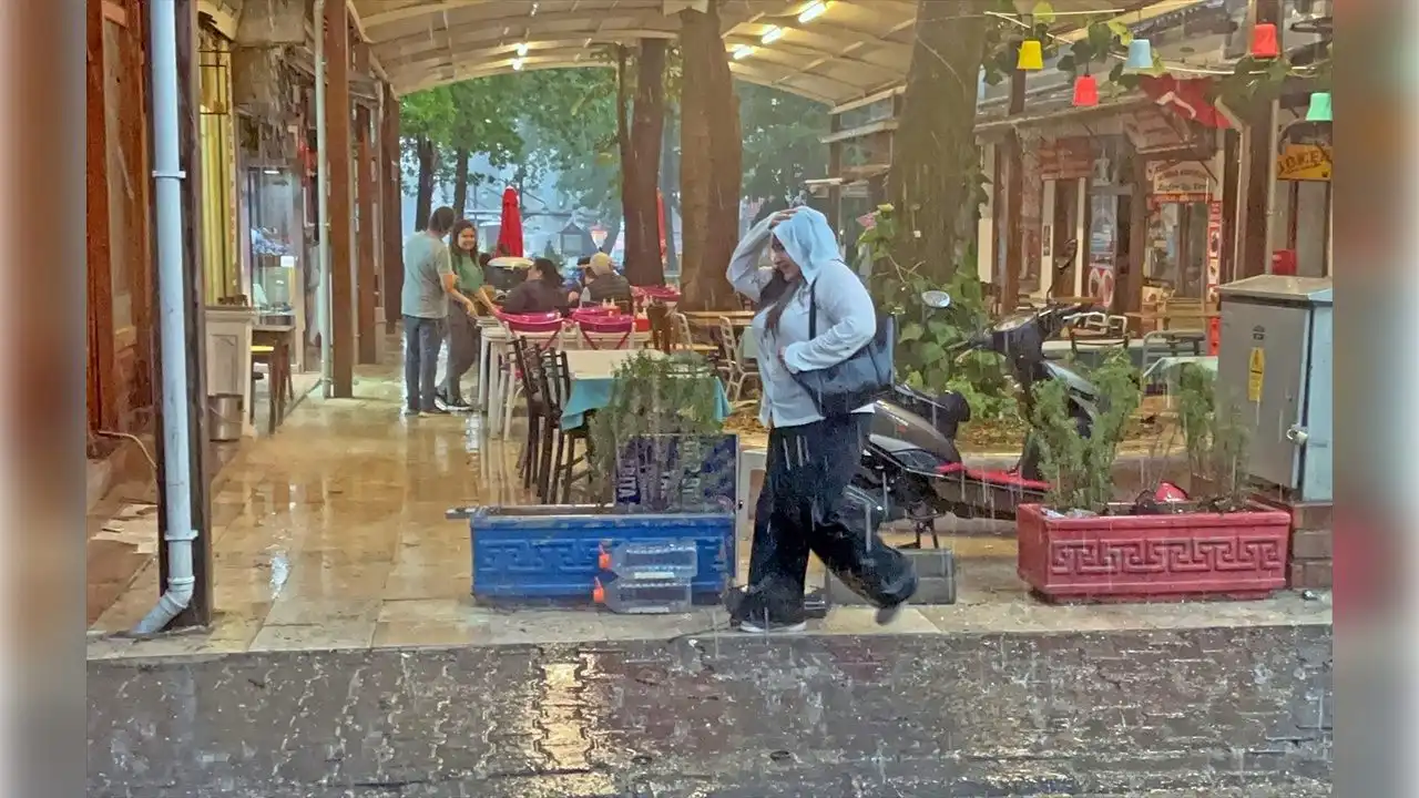 Muğla'yı sağanak bastırdı haberinin görseli