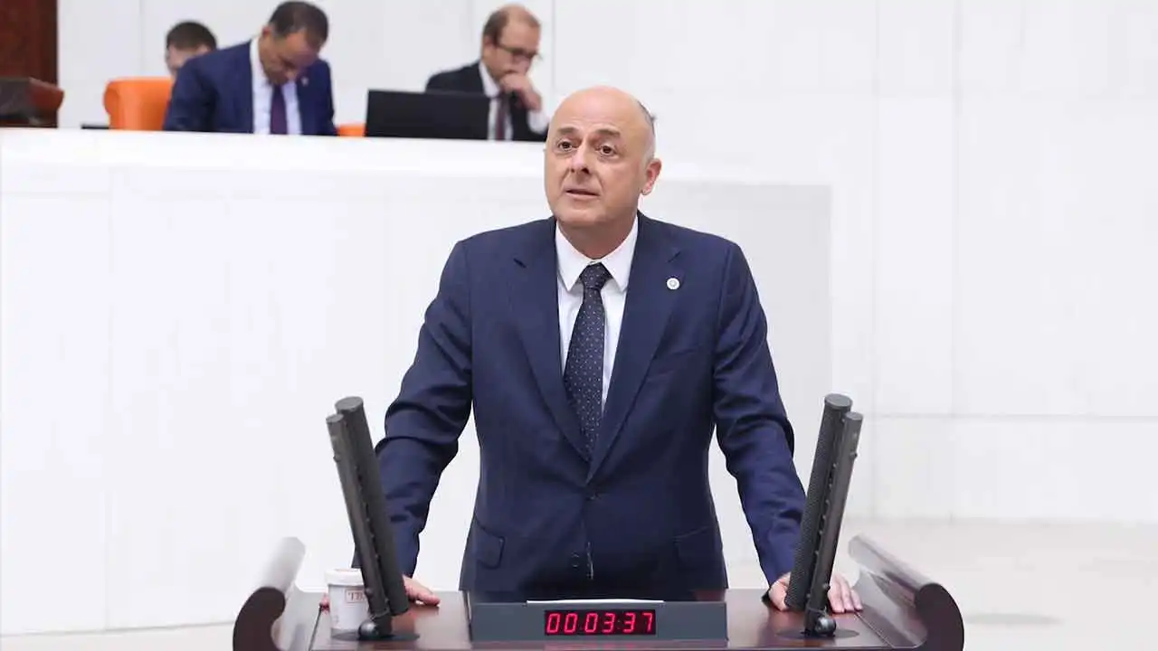 Özlale’den Tugay’a destek: Hizmet bekleyen İzmirli mağdur haberinin görseli