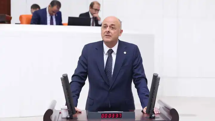 Özlale’den Tugay’a destek: Hizmet bekleyen İzmirli mağdur haberinin görseli