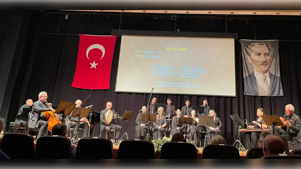 İzmir’de unutulmaz Türk Musikisi gecesi haberinin görseli