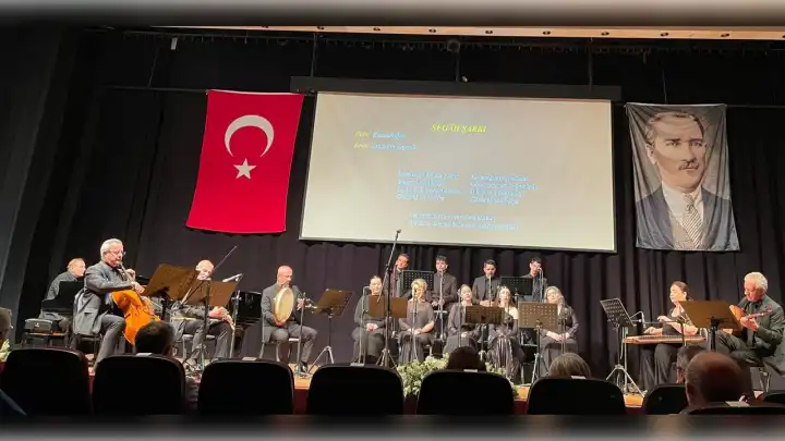 İzmir’de unutulmaz Türk Musikisi gecesi